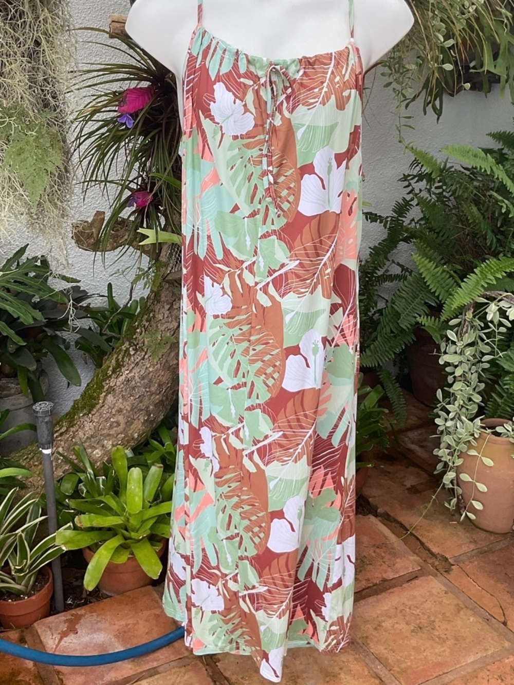 Lovely Long Hawaiian Tropical Dress  NWT